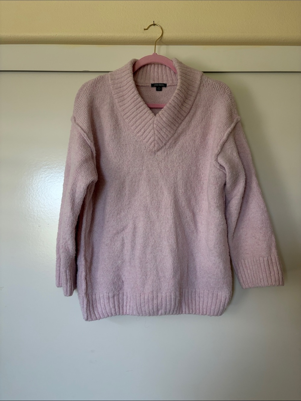 Cozy V-Neck Women’s Sweater - Light Pink